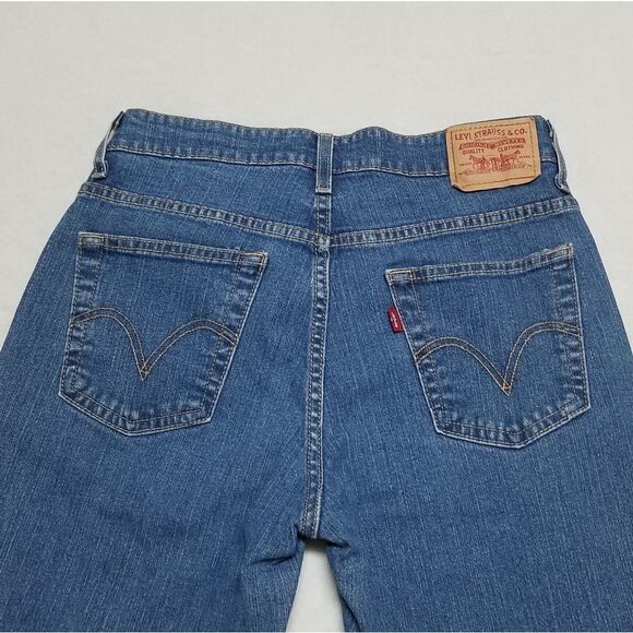 VINTAGE Levi's Classic Capri Cropped Mid Rise Jean - Picture 7 of 12